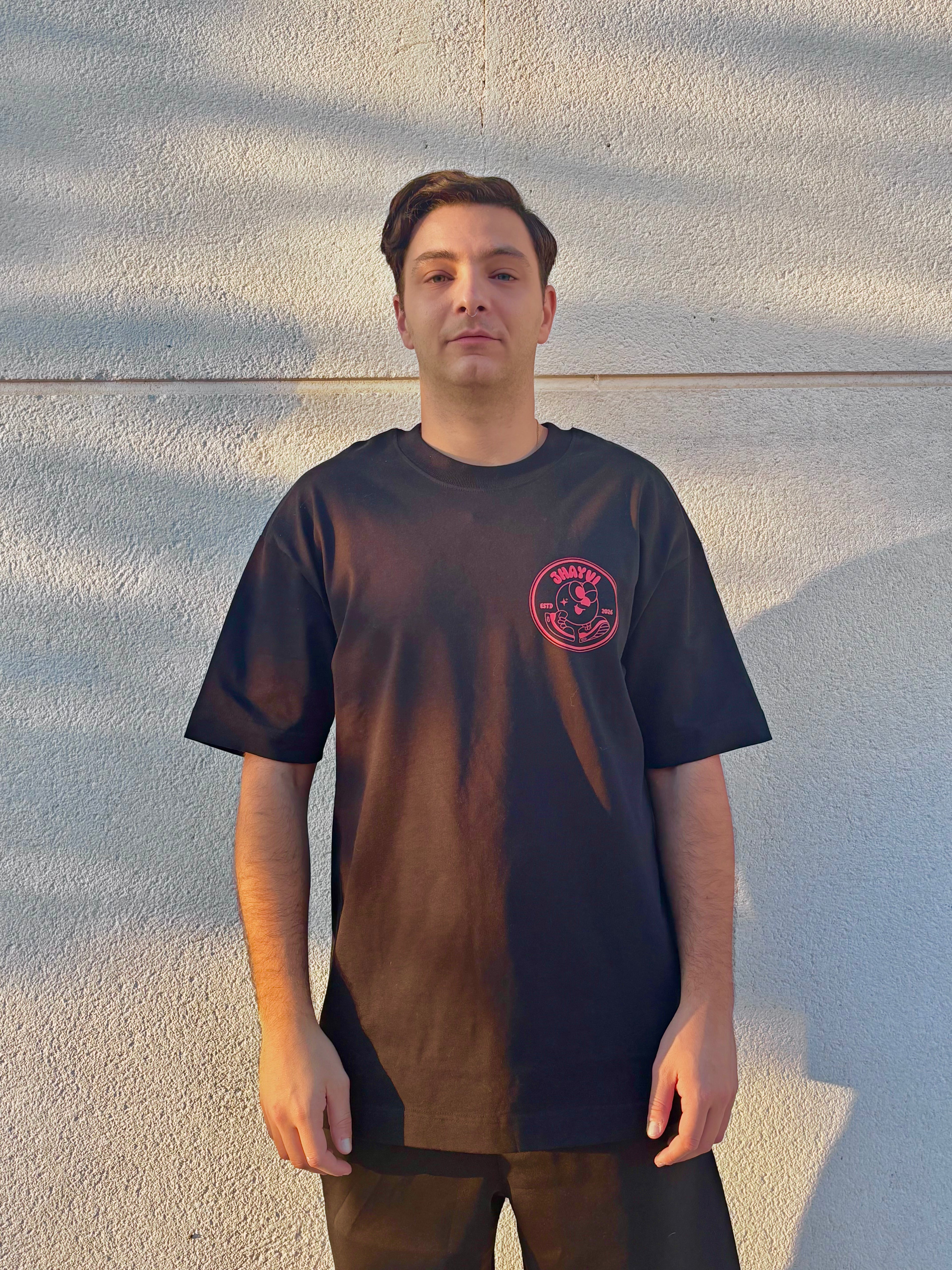 Tee Oversize “Walking Boy Jhayvi”